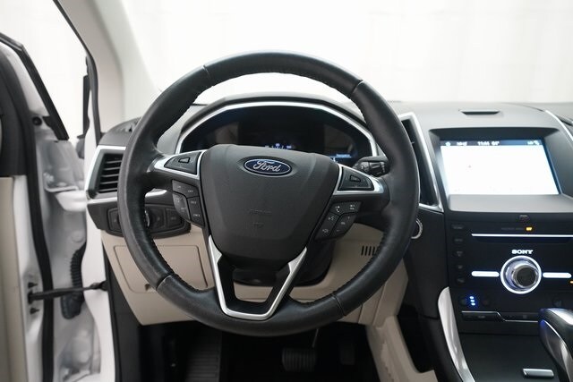 2018 Ford Edge Titanium photo 4