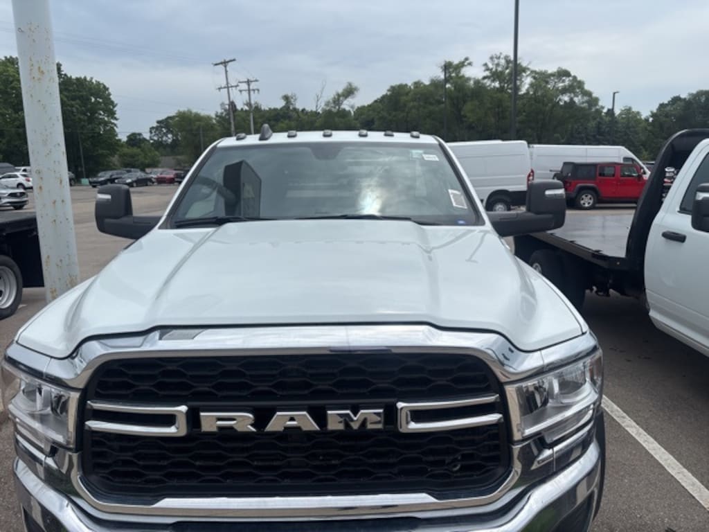 New 2024 Ram 5500 Chassis Cab 5500 TRADESMAN CHASSIS REGULAR CAB 4X4 84' CA Pickup