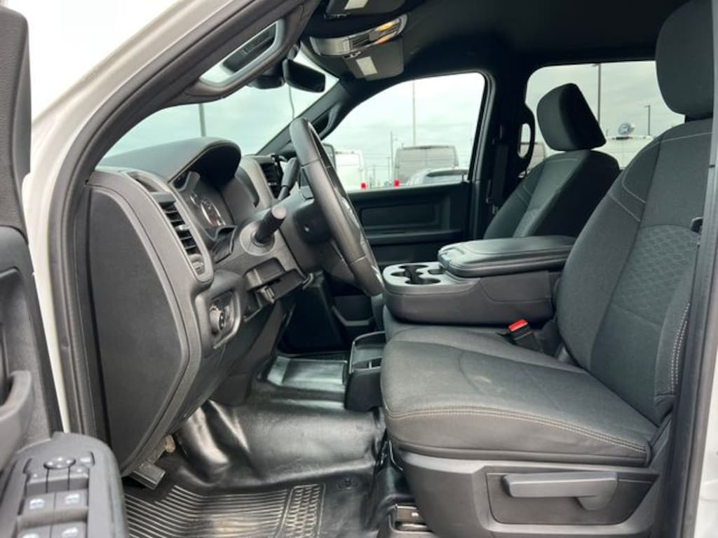 New 2026 Ram 3500 TRADESMAN CREW CAB 4X4 6'4 BOX Pickup