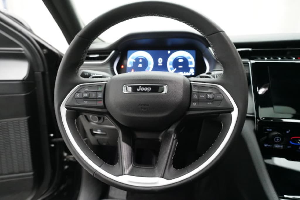 Used 2024 Jeep Grand Cherokee Laredo SUV