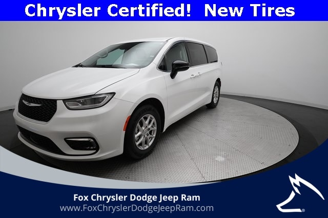 2024 Chrysler Pacifica Van Passenger Van 