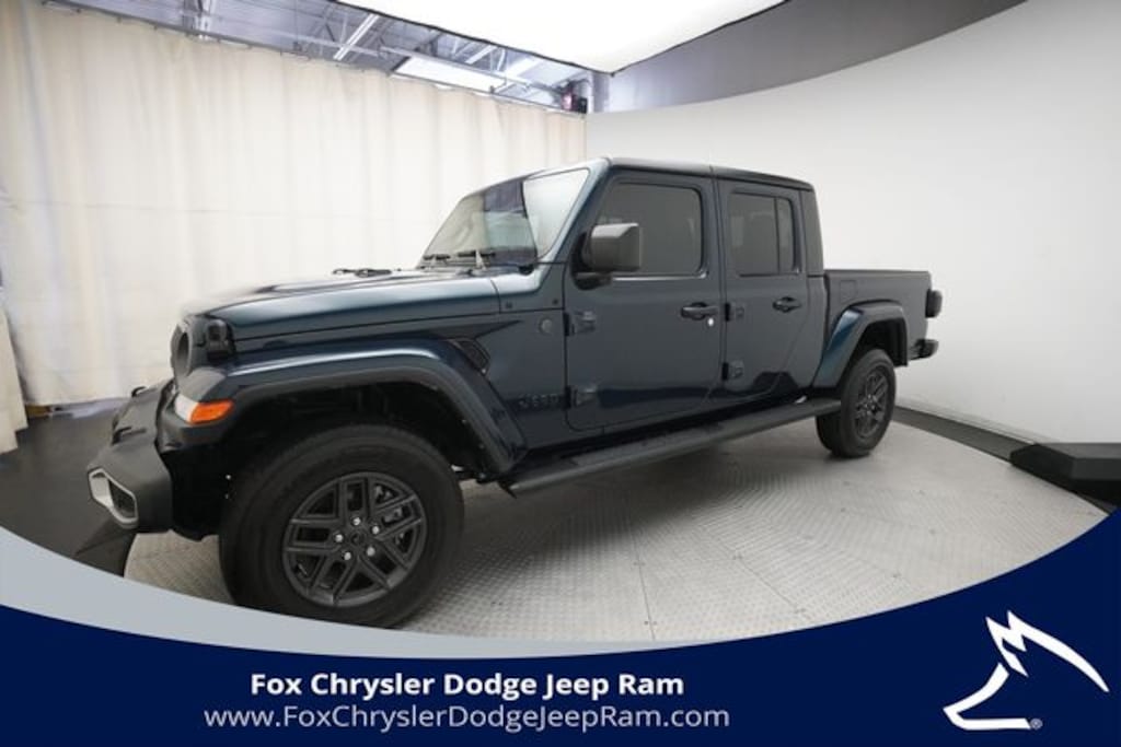 Used 2025 Jeep Gladiator Sport Truck Crew Cab