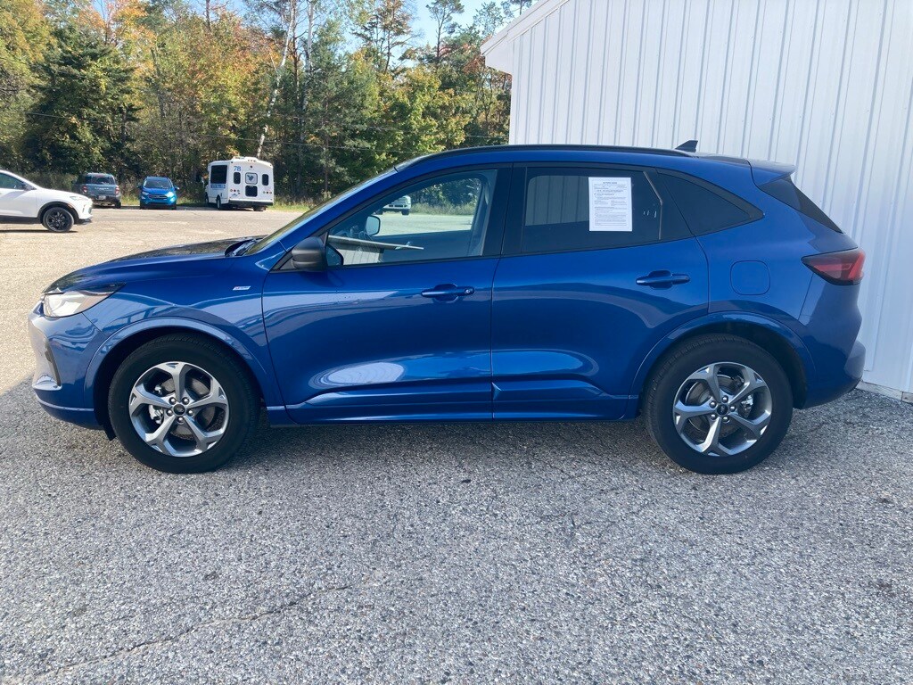 2023 Ford Escape ST-Line photo 2