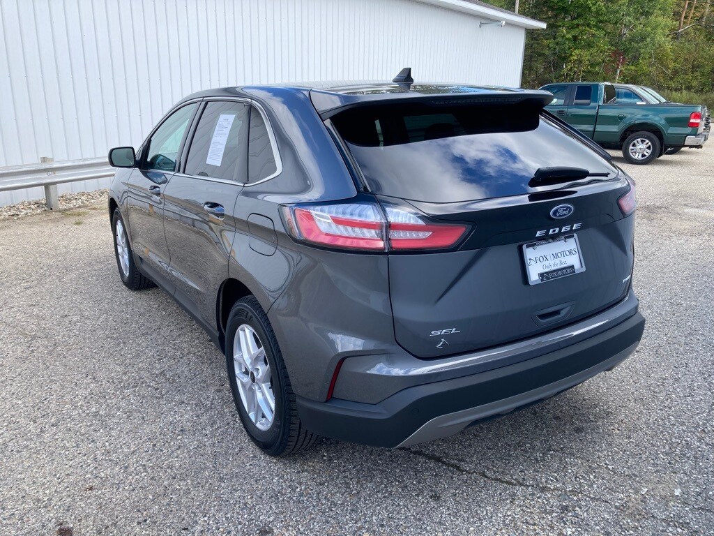 2024 Ford Edge SEL photo 2
