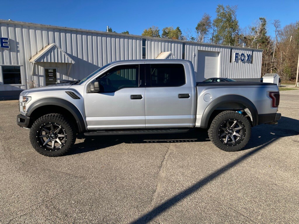 2018 Ford F-150 Raptor photo 2