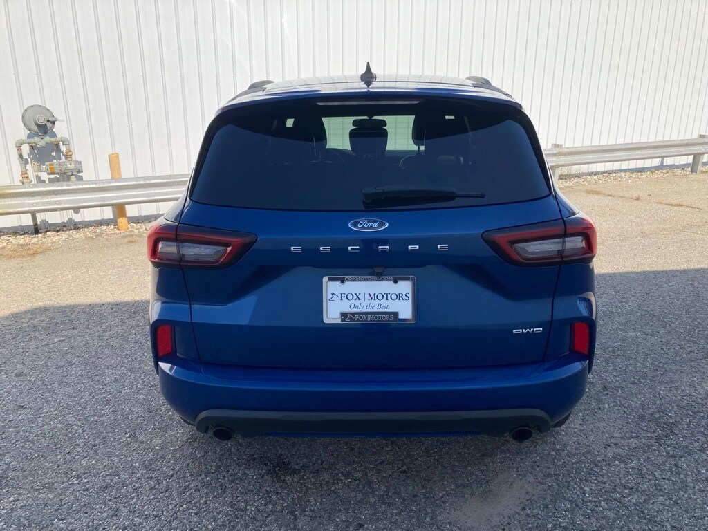 2023 Ford Escape ST-Line photo 4