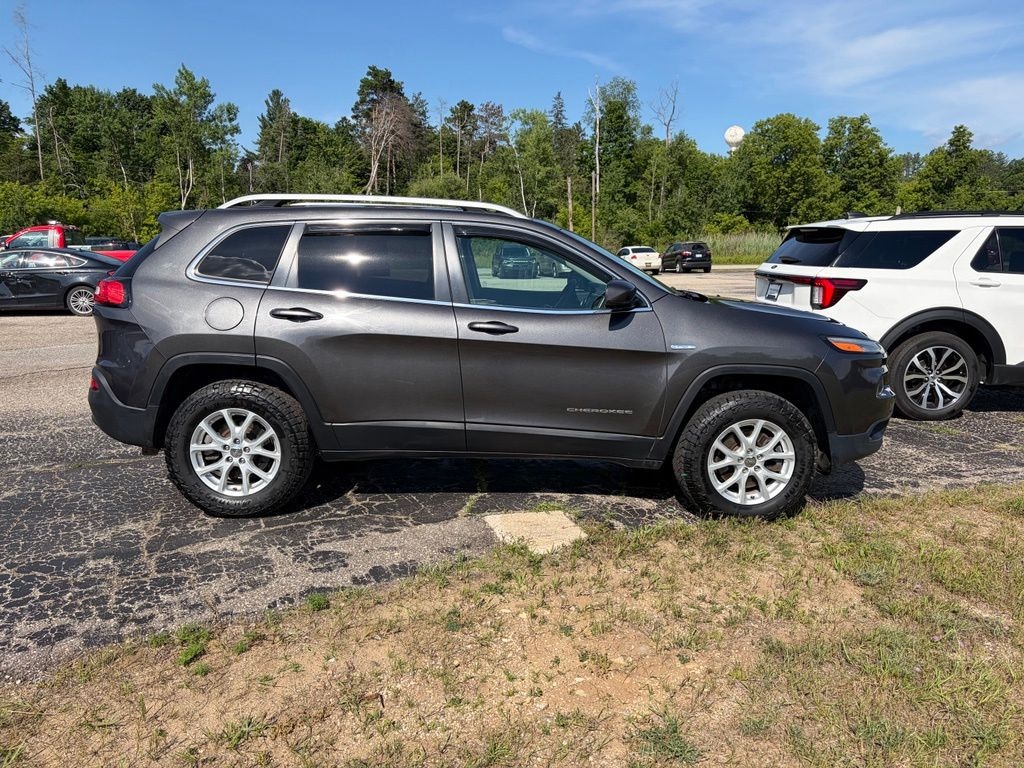 Used 2016 Jeep Cherokee Latitude SUV