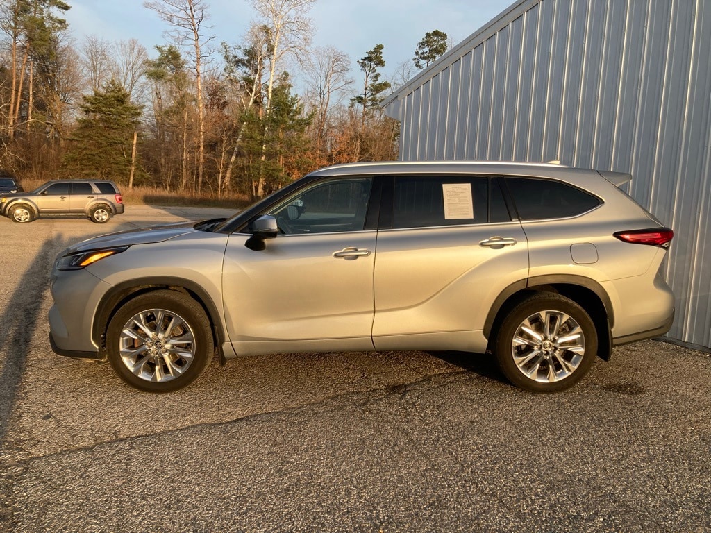 Used 2023 Toyota Highlander Limited SUV