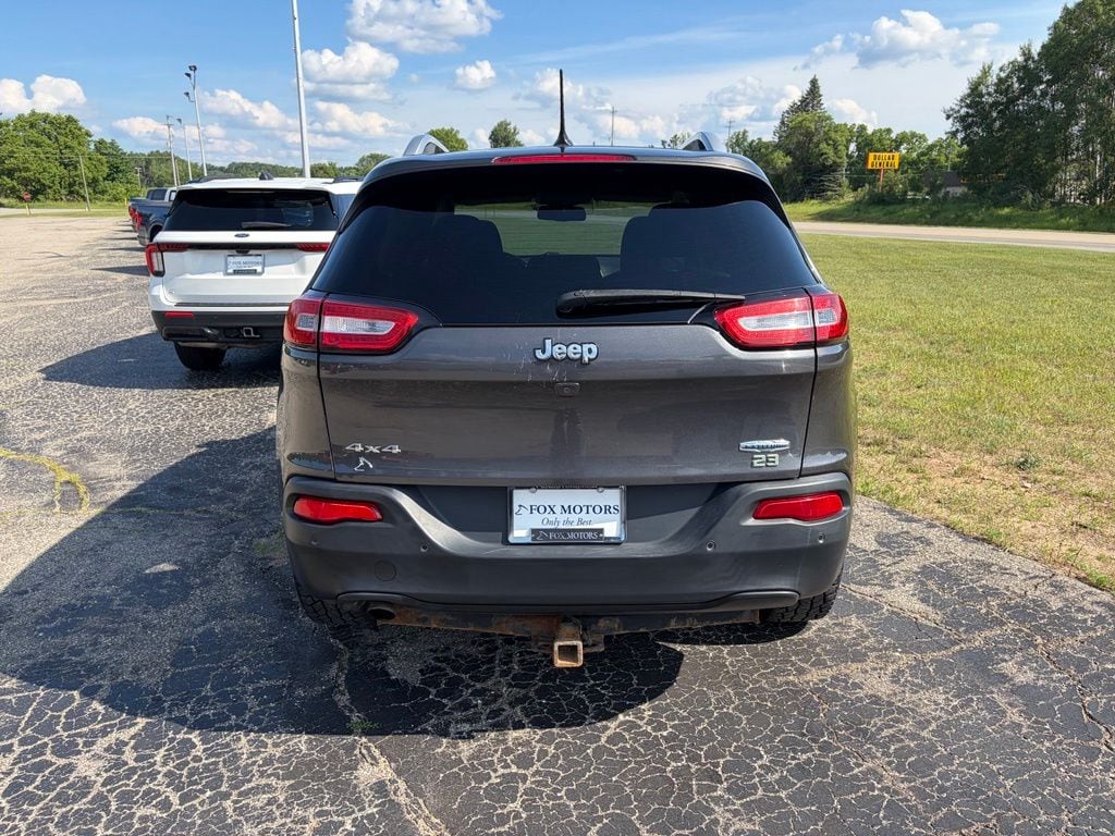 Used 2016 Jeep Cherokee Latitude SUV