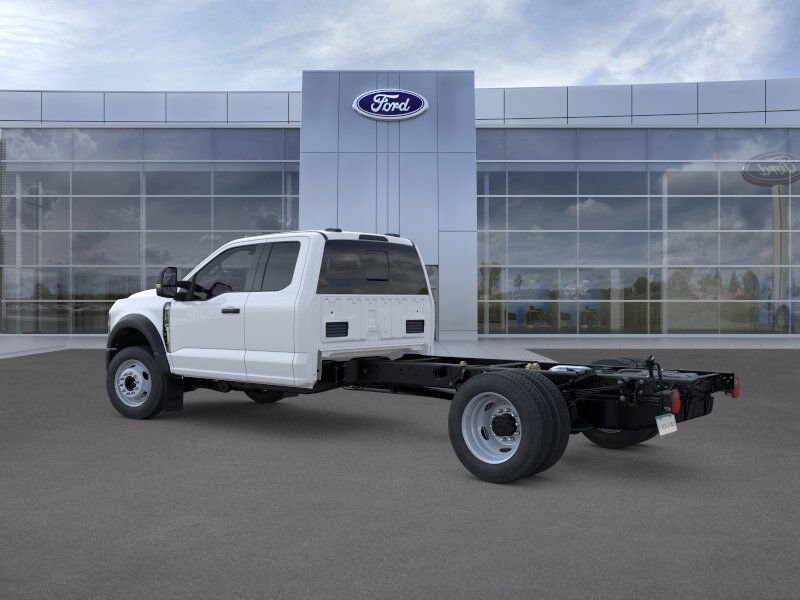 2025 Ford F-550 photo 4