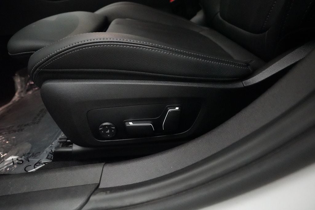 2024 BMW 3 Series 330i - Photo 28