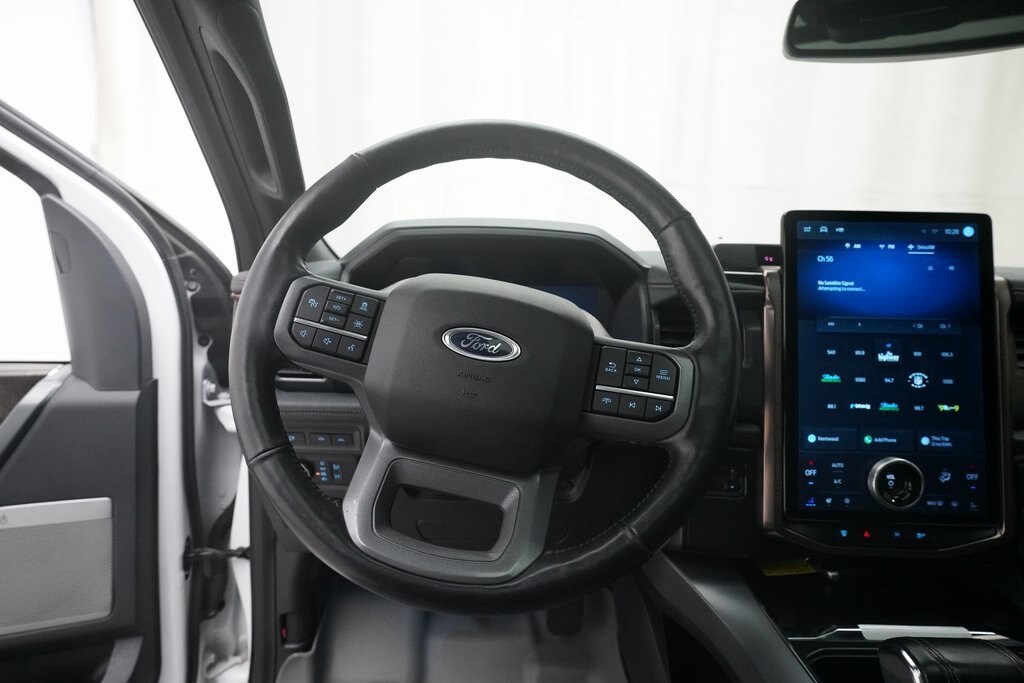 2022 Ford F-150 Lightning Lariat photo 4