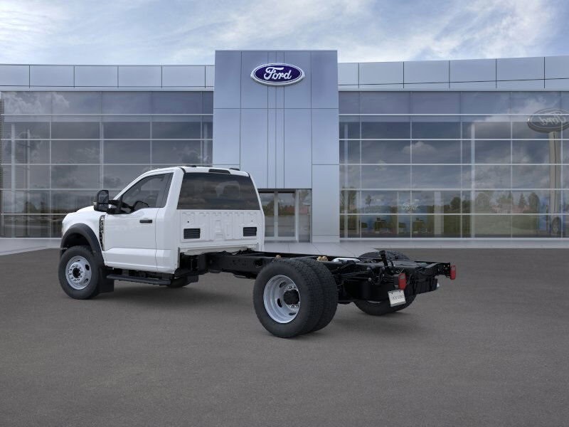 2025 Ford F-450 photo 4