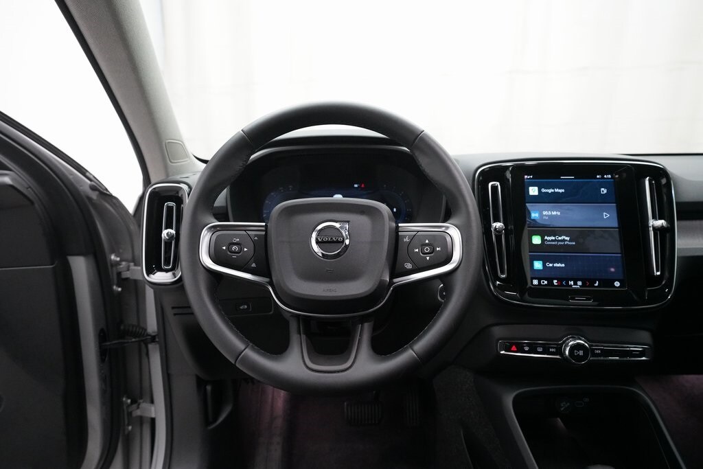 Used 2025 Volvo XC40 B5 Core SUV