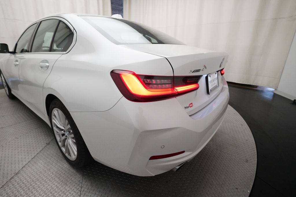 2024 BMW 3 Series 330i - Photo 34