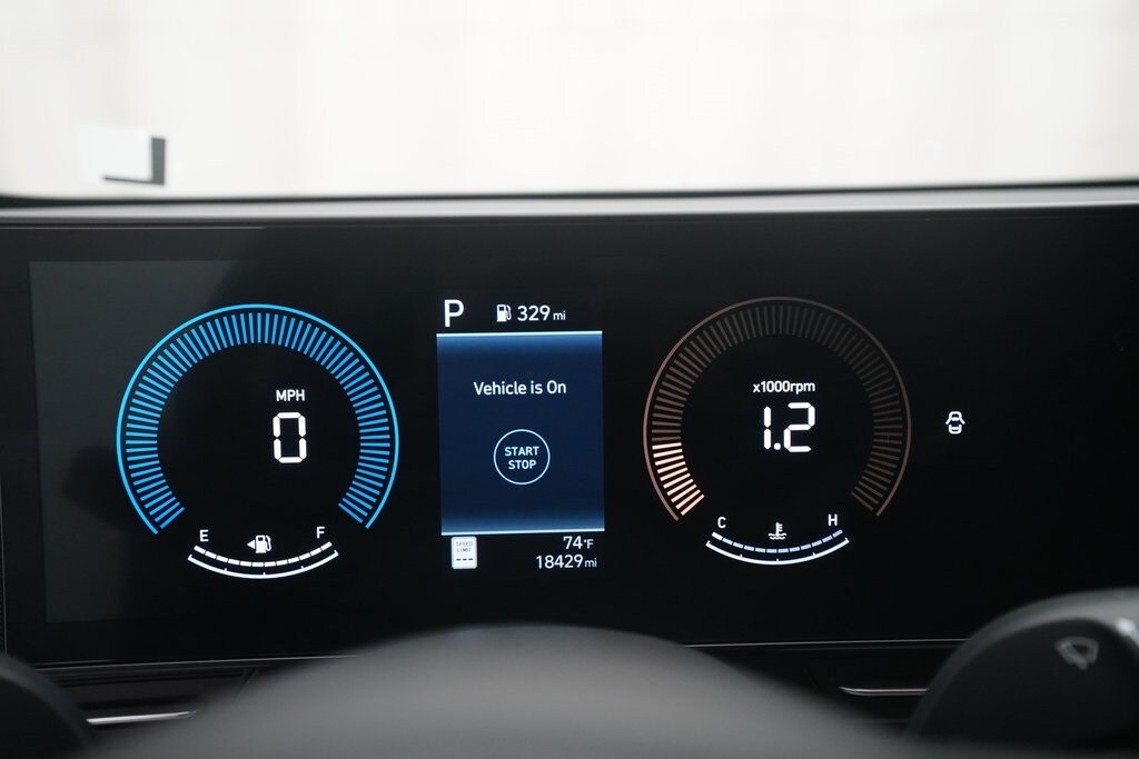 2025 Hyundai Kona SEL photo 2