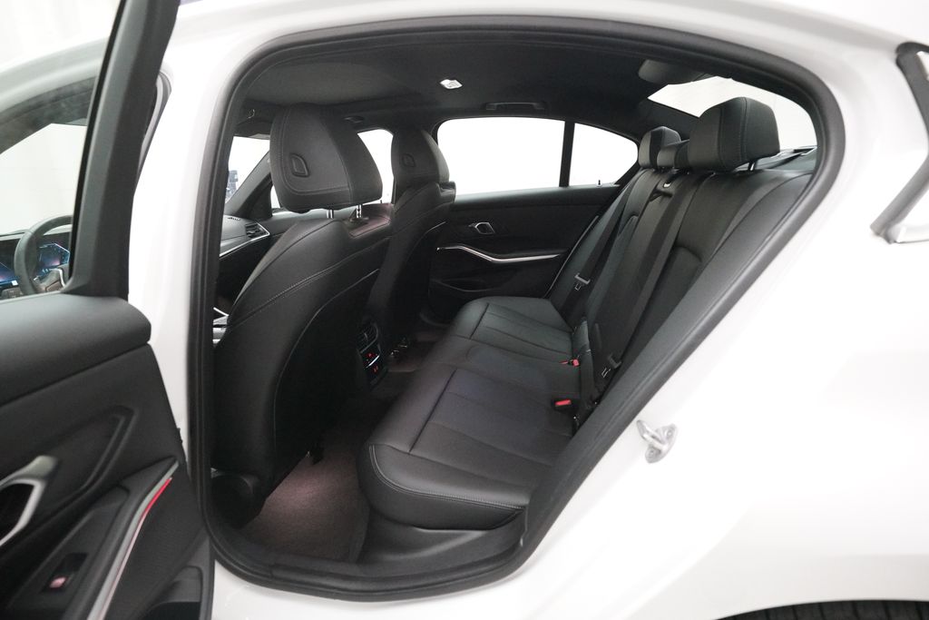 2024 BMW 3 Series 330i - Photo 15
