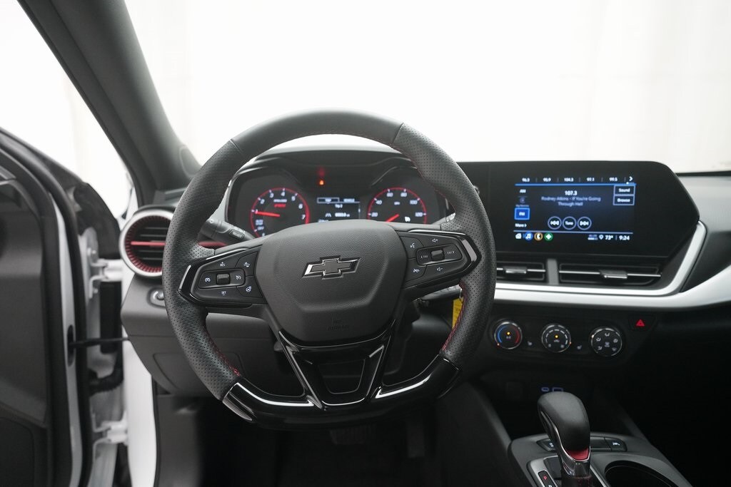 2024 Chevrolet Trax photo 2