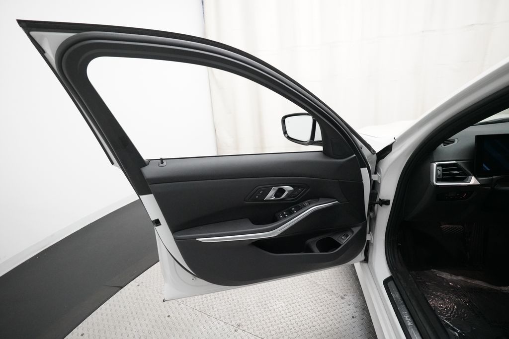 2024 BMW 3 Series 330i - Photo 27
