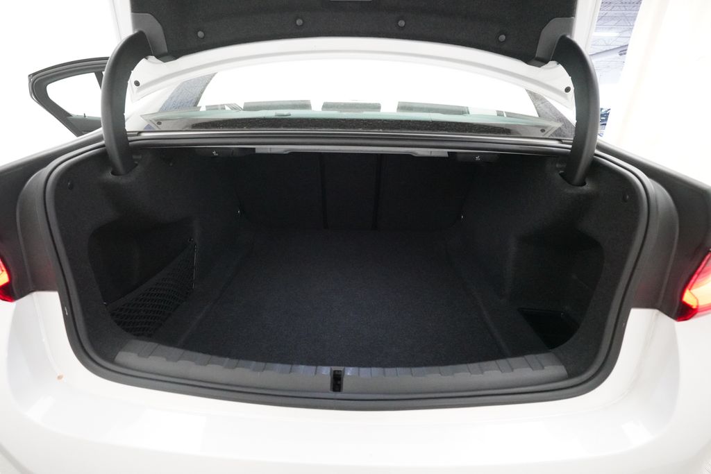 2024 BMW 3 Series 330i - Photo 10