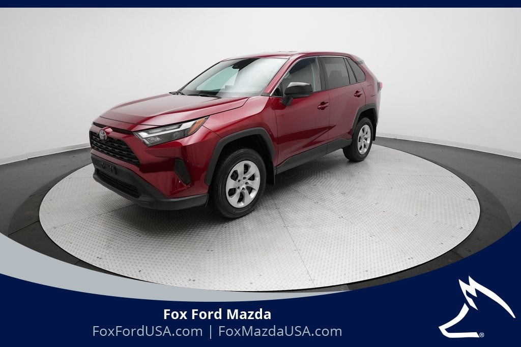 2023 Toyota RAV4 LE's photo