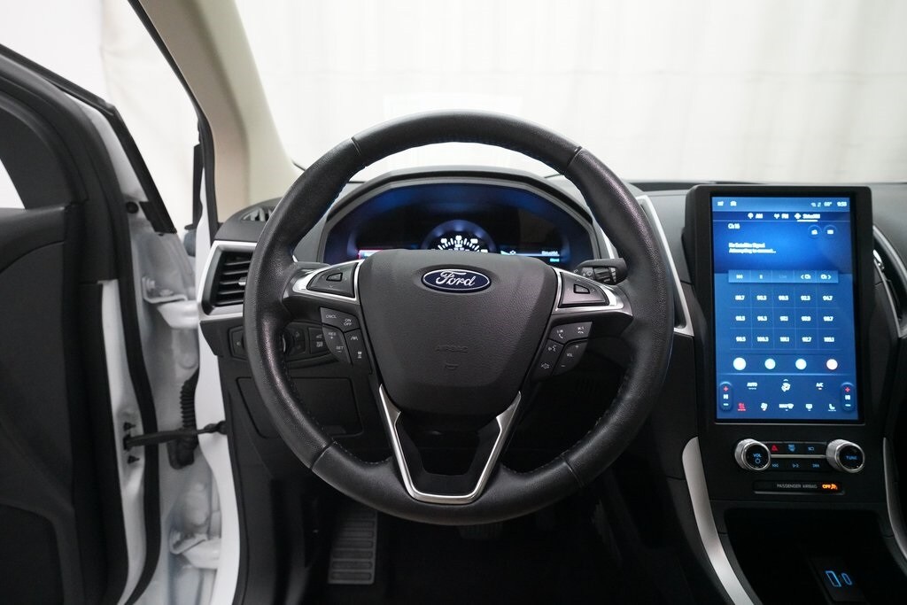 2022 Ford Edge SEL photo 4