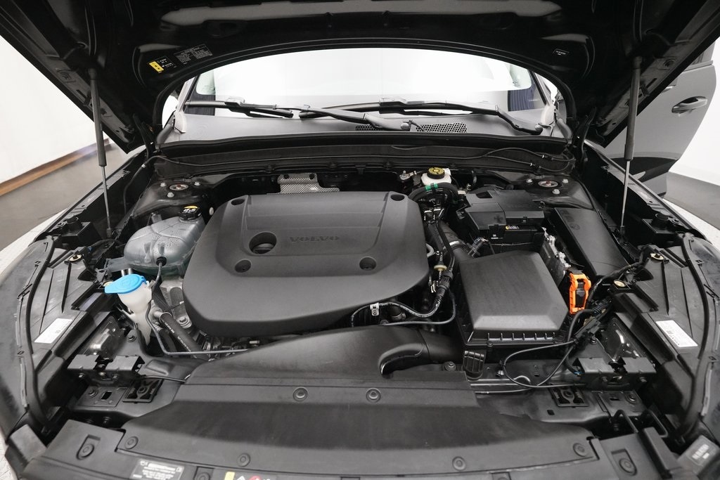 Used 2024 Volvo XC40 B5 Plus Dark Theme SUV