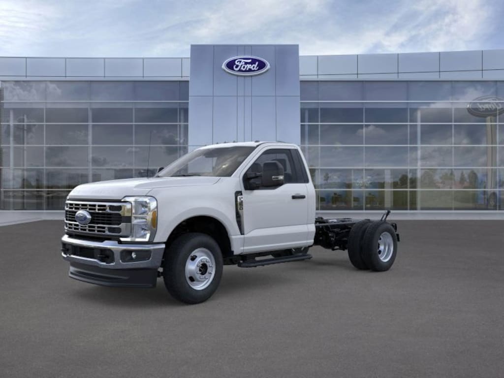 New 2025 Ford F-350SD XL 2D Standard Cab/Chassis