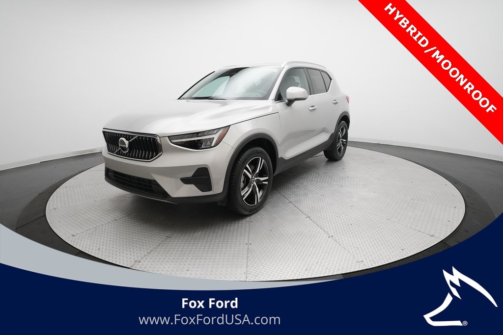 Used 2025 Volvo XC40 B5 Core SUV