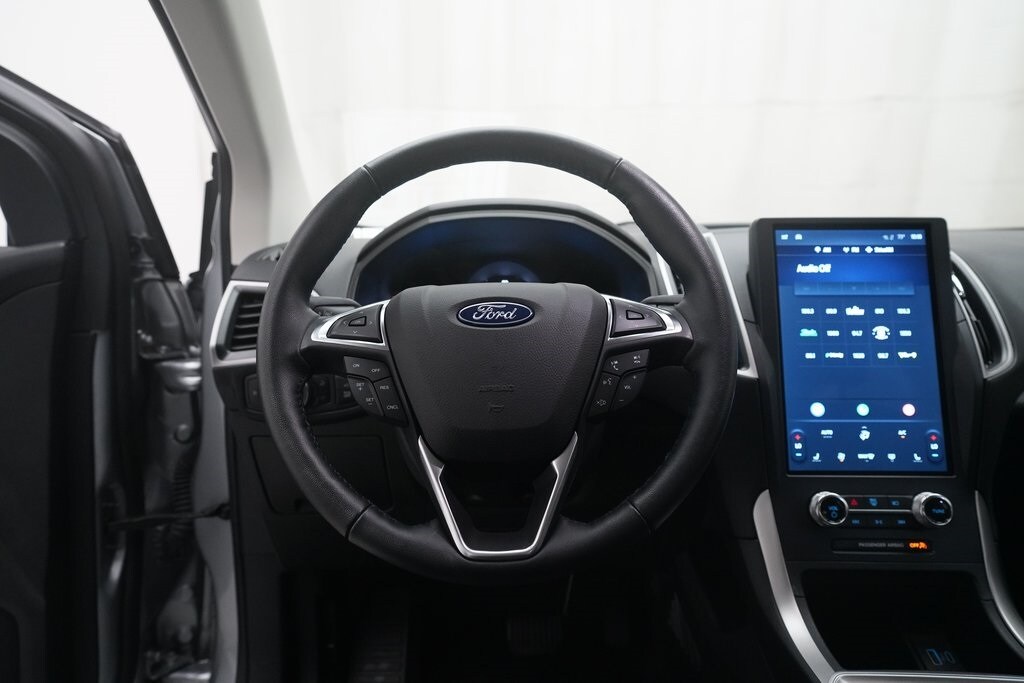 2023 Ford Edge SEL photo 4