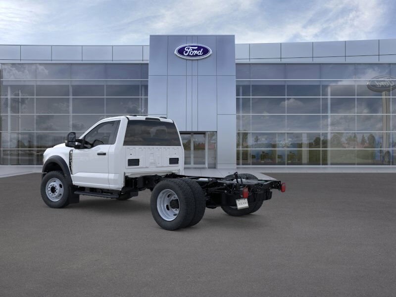 2025 Ford F-550 photo 4