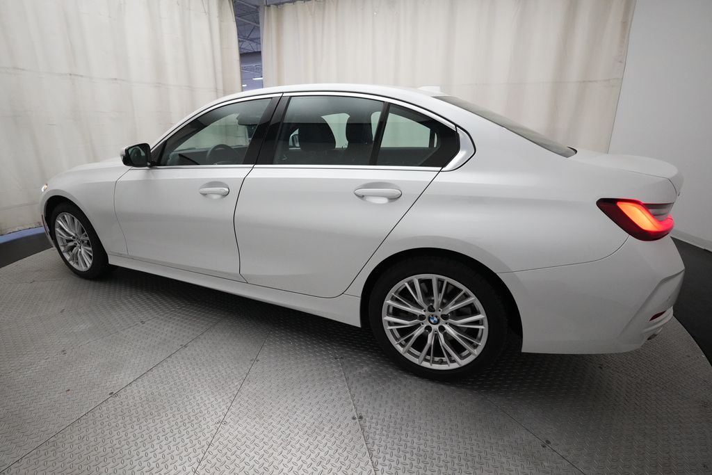 2024 BMW 3 Series 330i - Photo 33