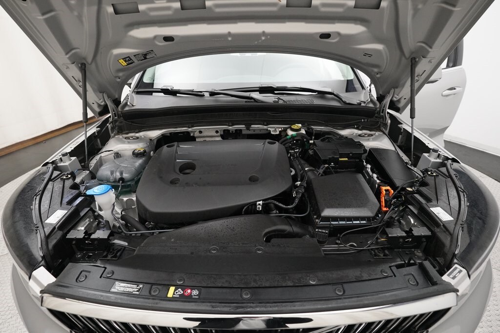 Used 2025 Volvo XC40 B5 Core SUV