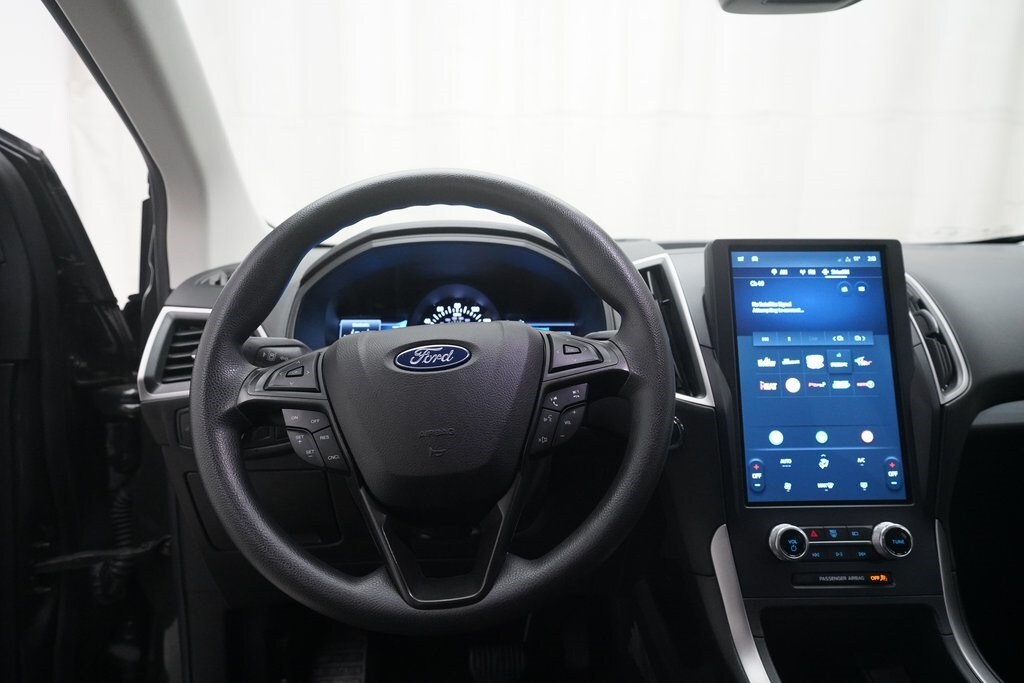 2022 Ford Edge SE photo 2