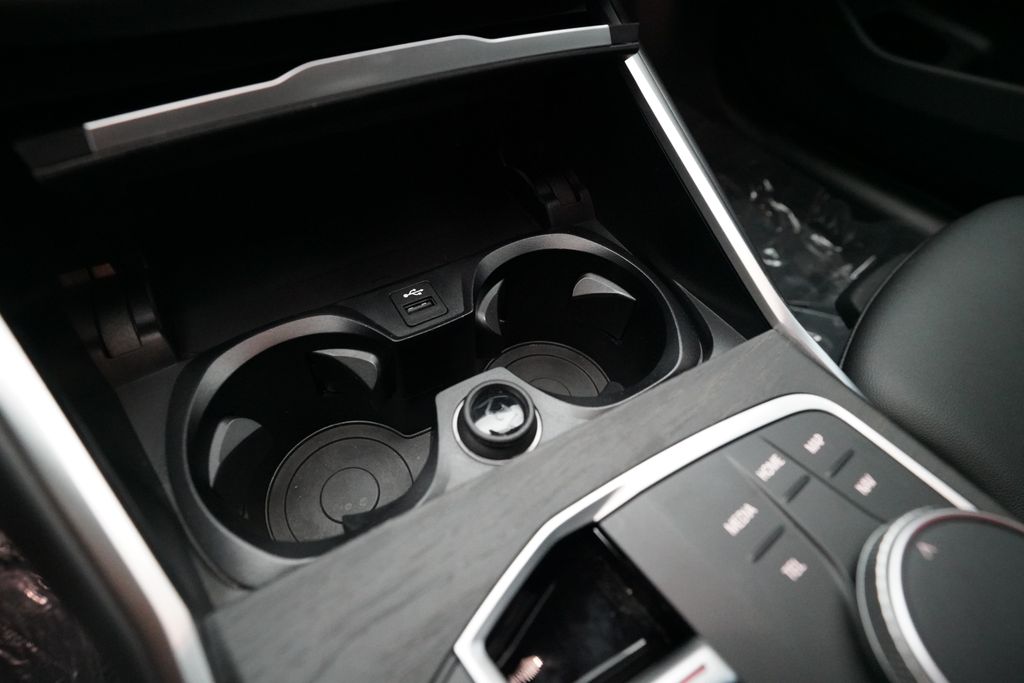 2024 BMW 3 Series 330i - Photo 16