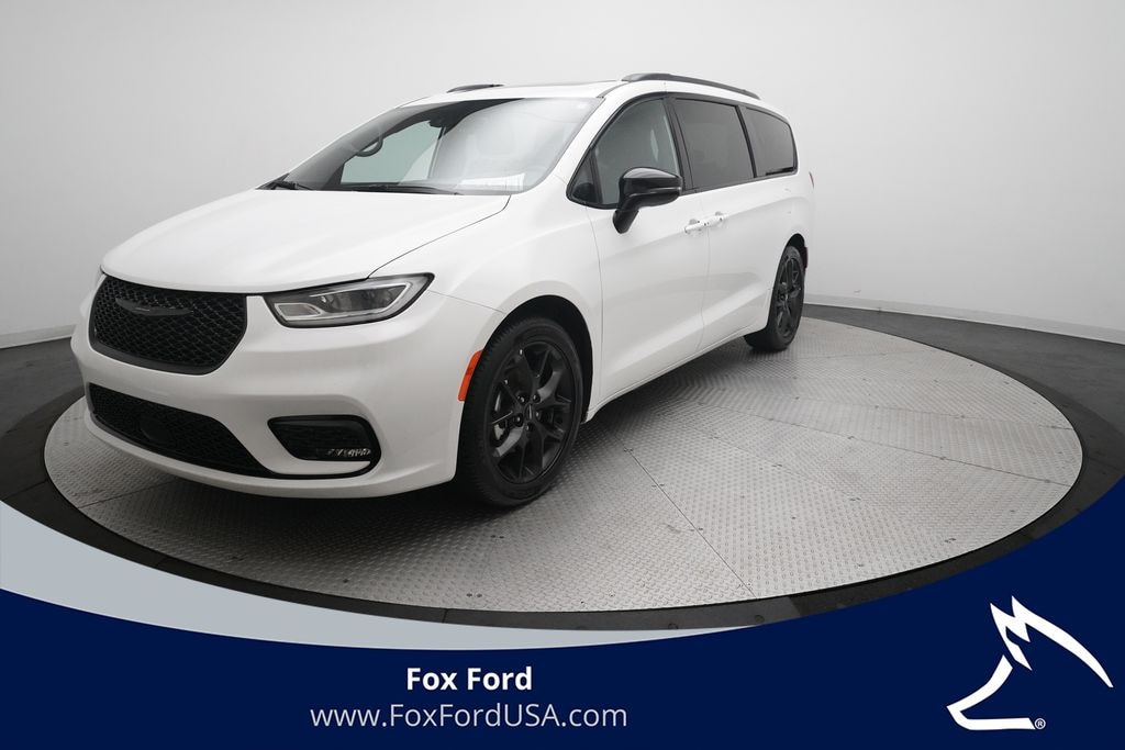 Used 2025 Chrysler Pacifica Limited Van Passenger Van