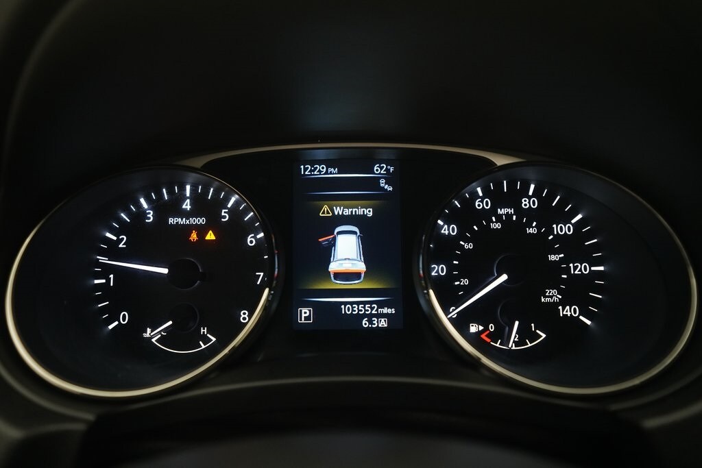 2016 Nissan Rogue SV photo 2