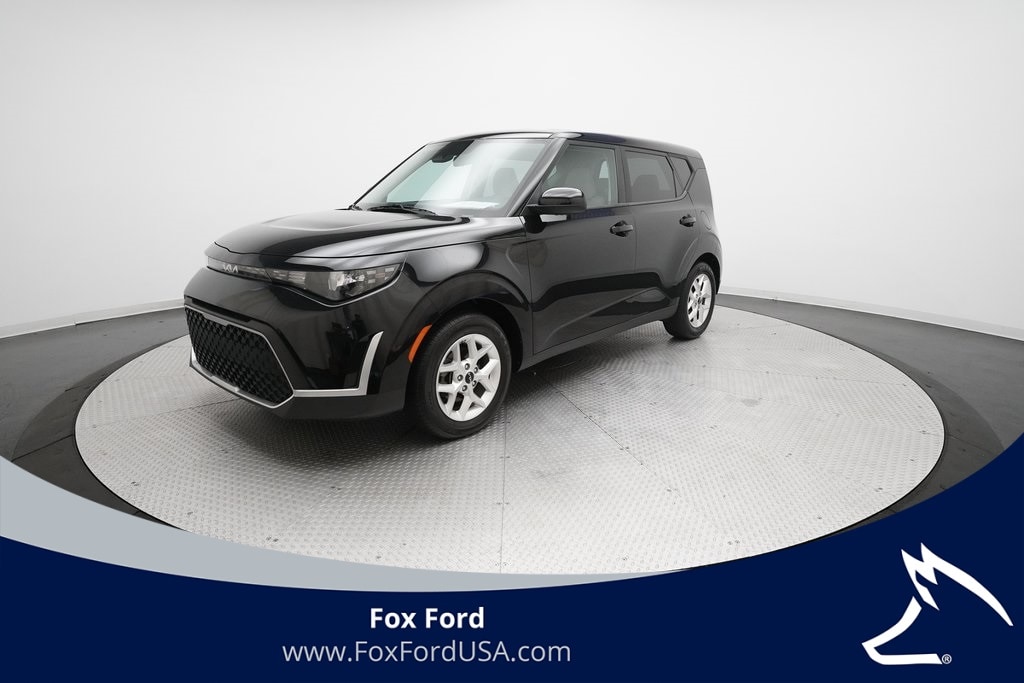 2023 Kia Soul LX's photo