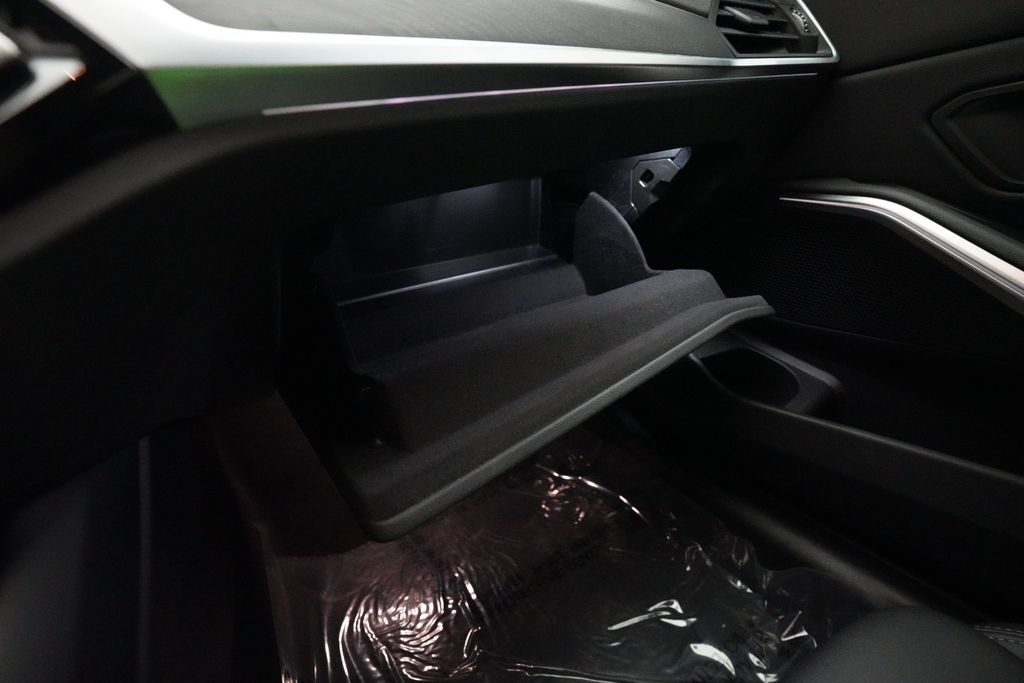 2024 BMW 3 Series 330i - Photo 29