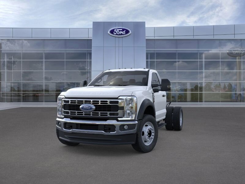 2025 Ford F-550 photo 2