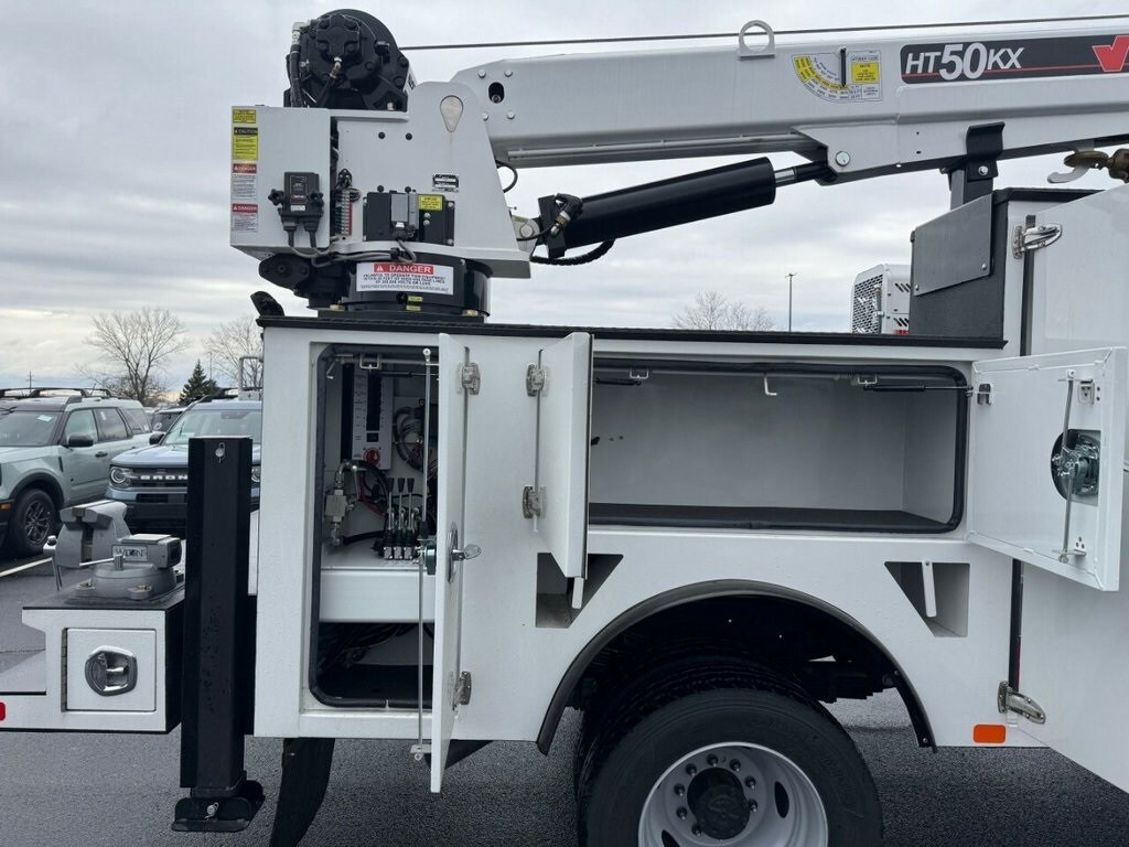 2023 Ford F-600 photo 4