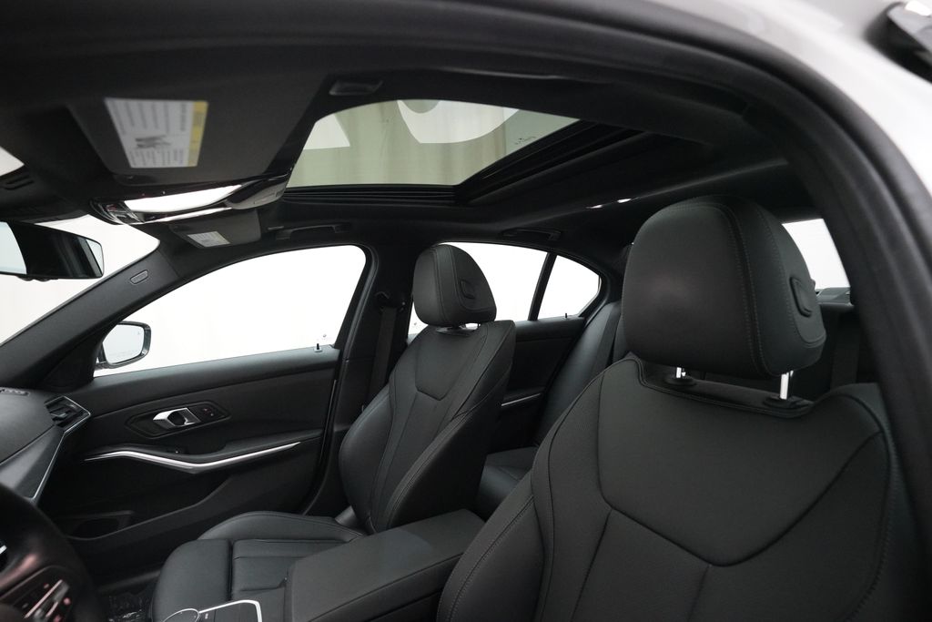2024 BMW 3 Series 330i - Photo 31
