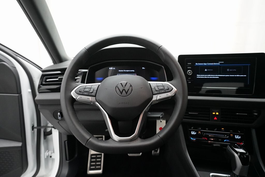 2025 Volkswagen Jetta 1.5T Sport photo 4