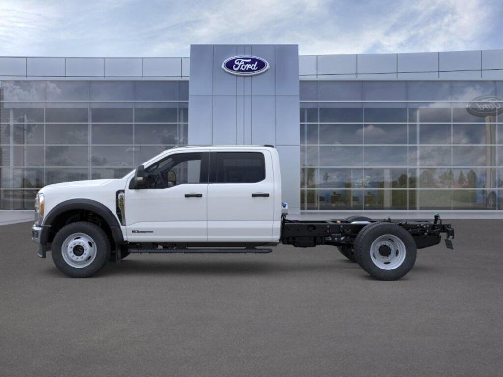 New 2026 Ford F-450SD 4D Crew Cab/Chassis