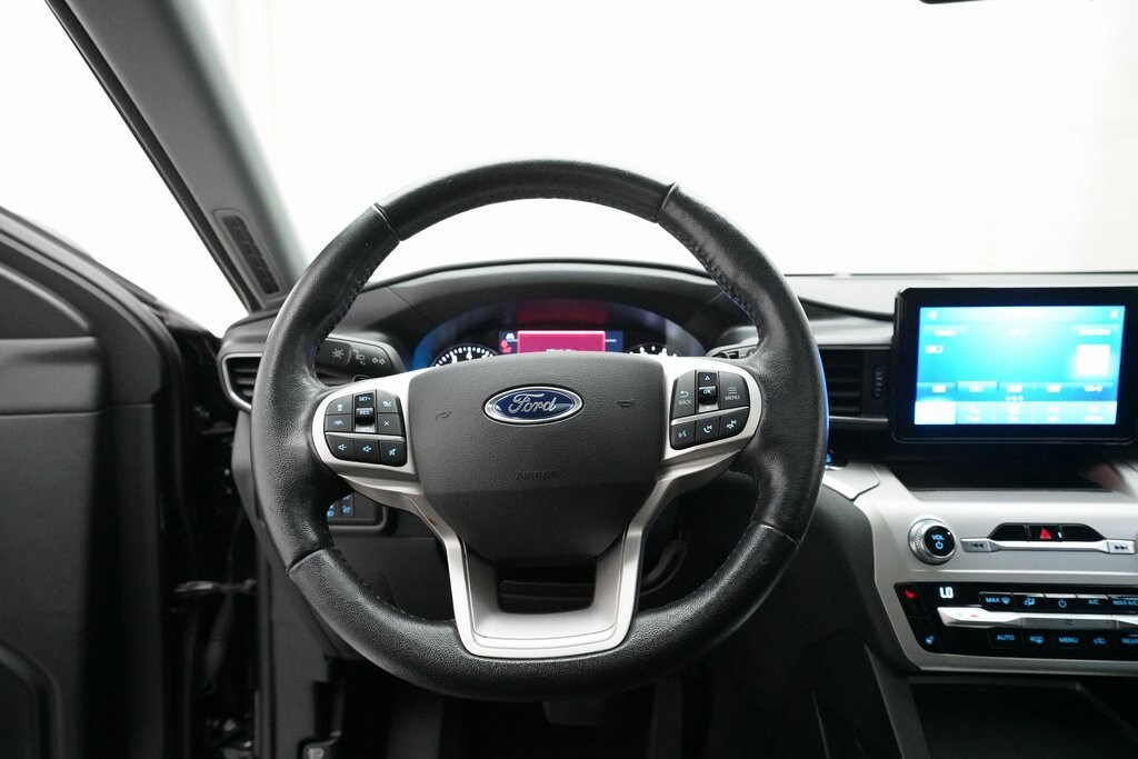 2021 Ford Explorer XLT photo 2