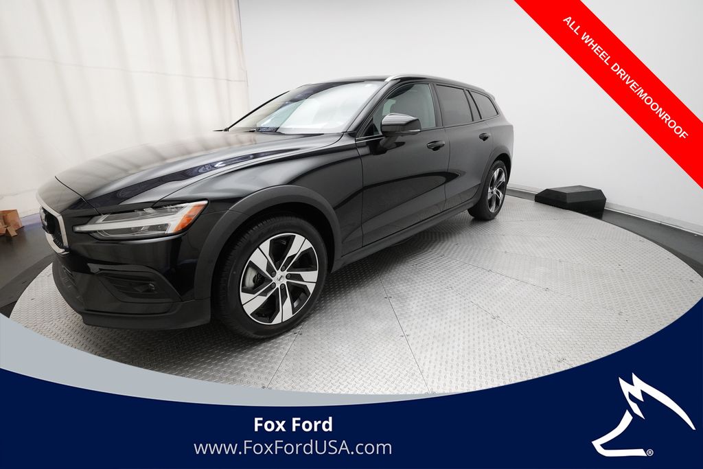2025 Volvo V60 Cross Country B5 Plus AWD's photo