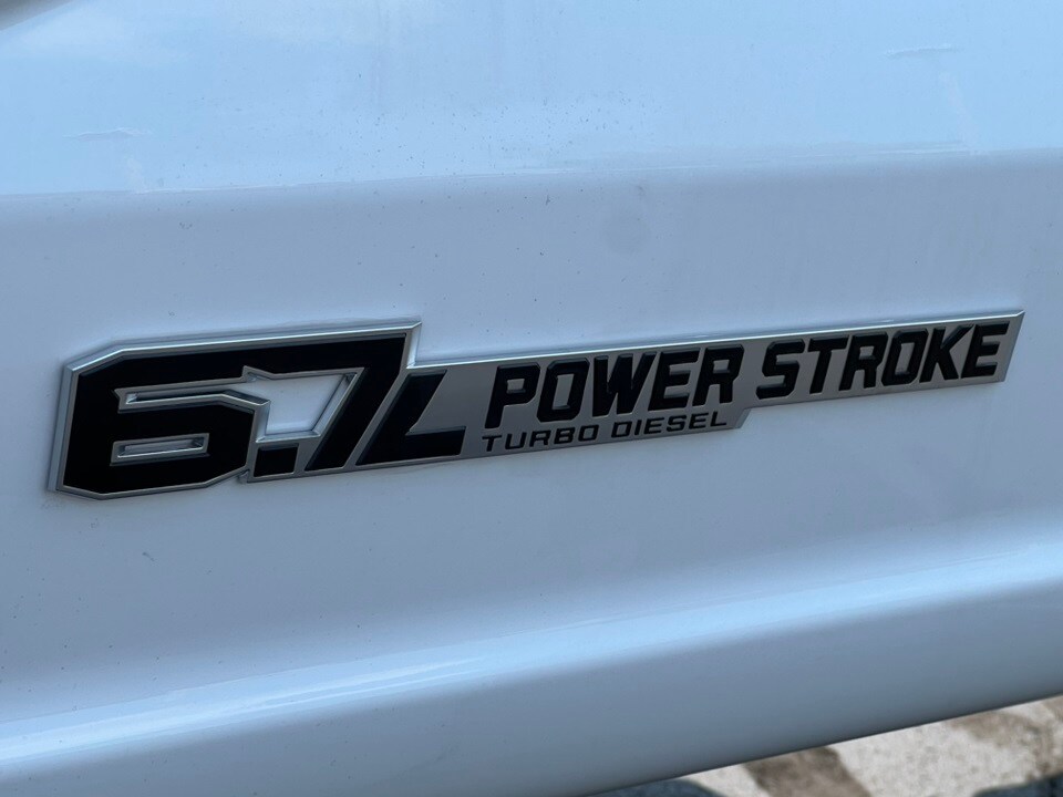2025 Ford F-600 photo 2