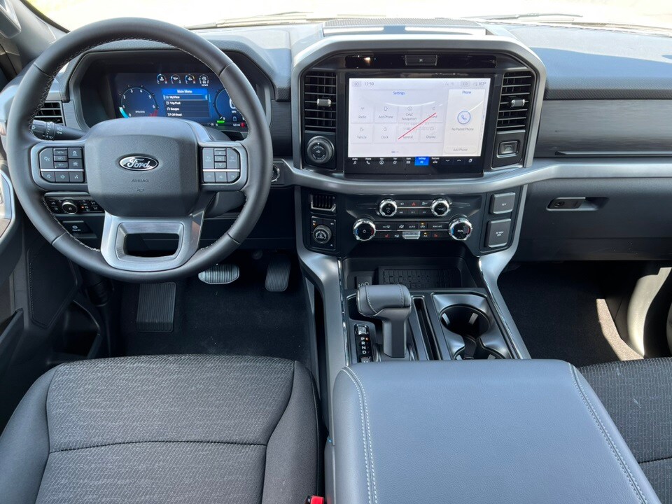 2025 Ford F-150 XLT photo 3