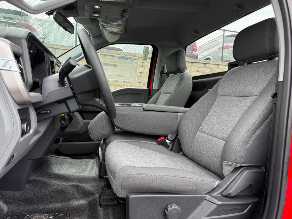 2025 Ford F-350 XL photo 4