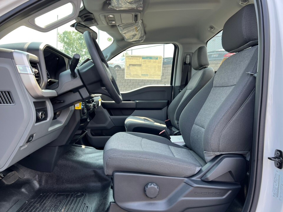 2025 Ford F-600 photo 4